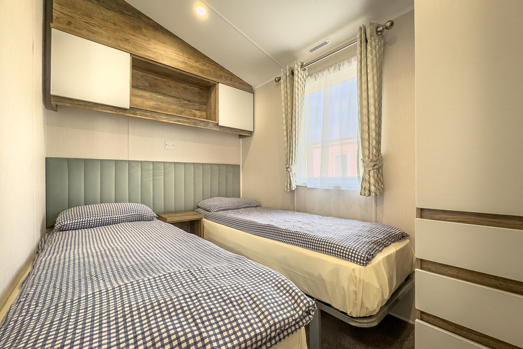 8 berth