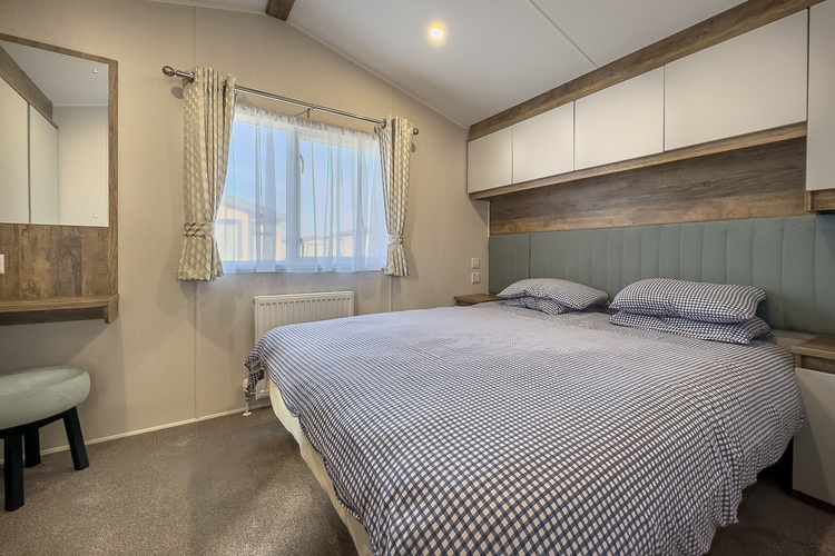 8 berth